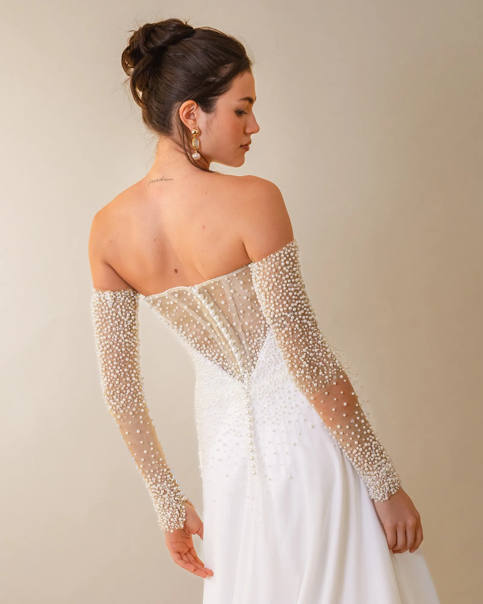 Detalhe das costas do vestido Thury